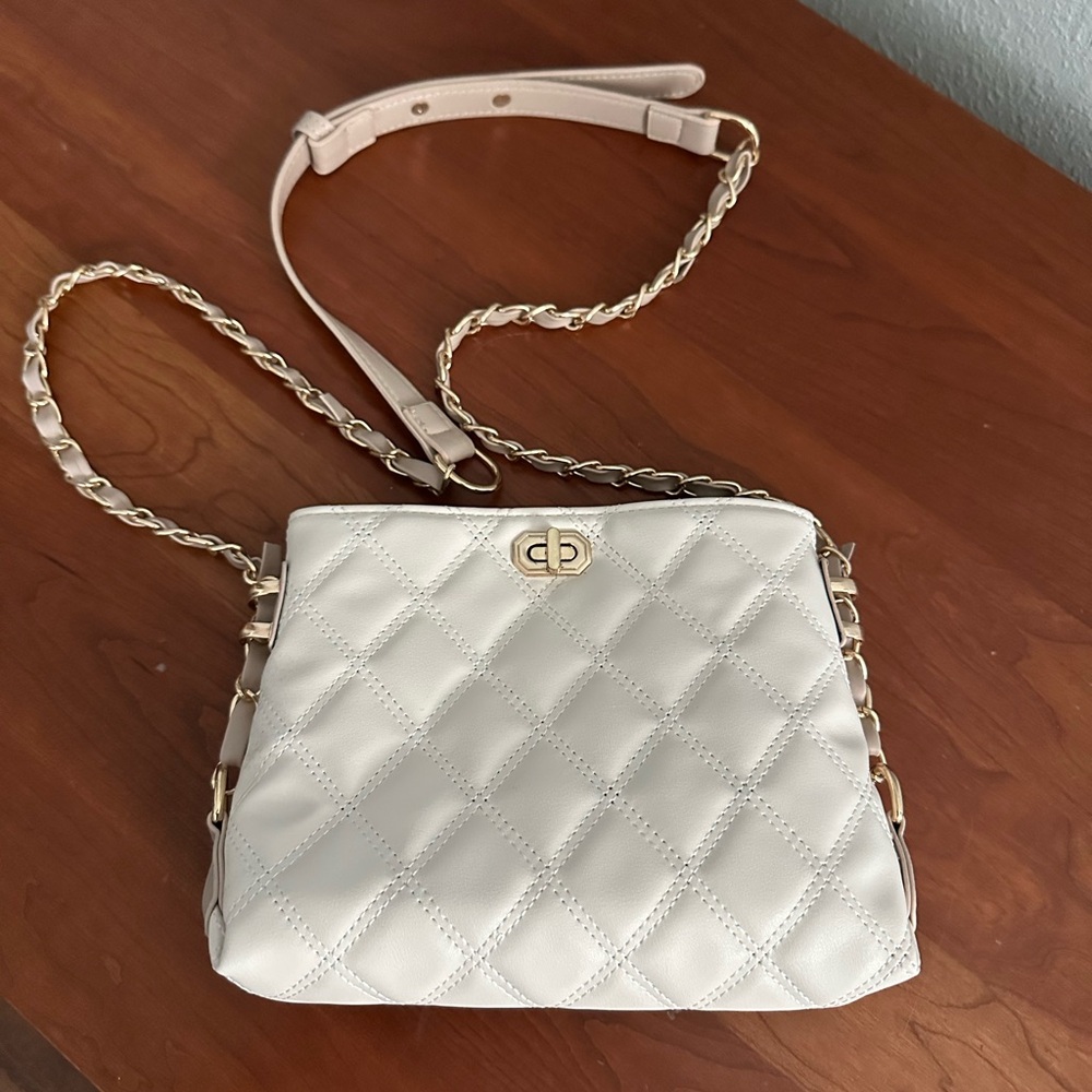 Chic Cream Quilted Shoulder Bag